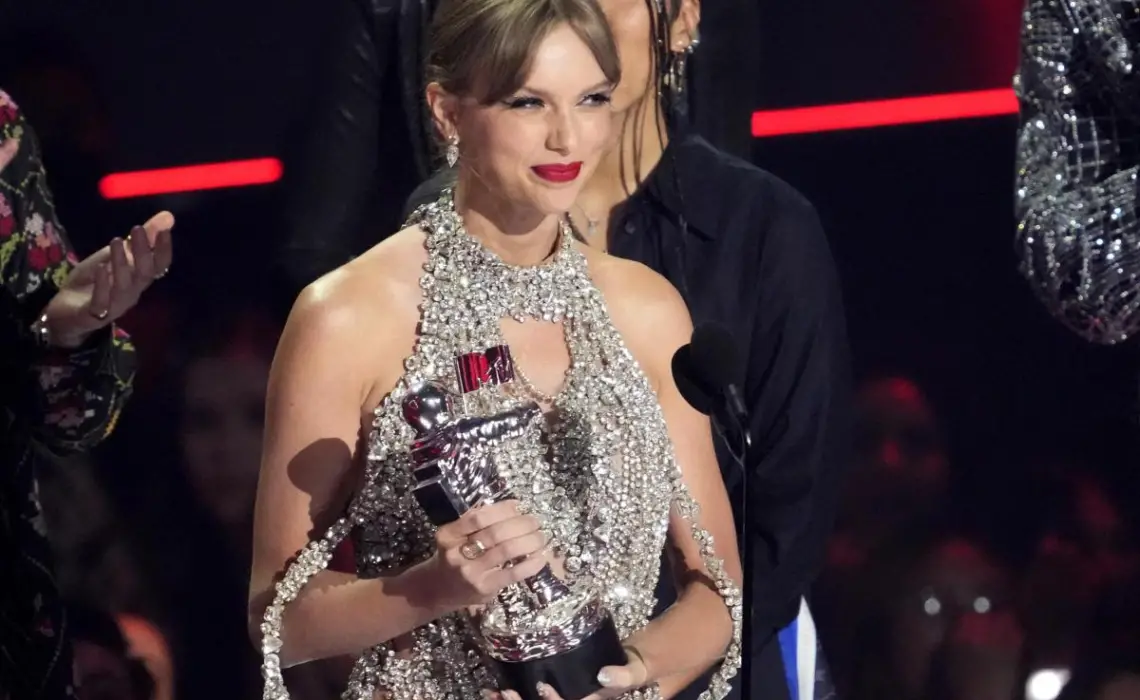 Taylor Swift at the MTV VMA Awards 2022.